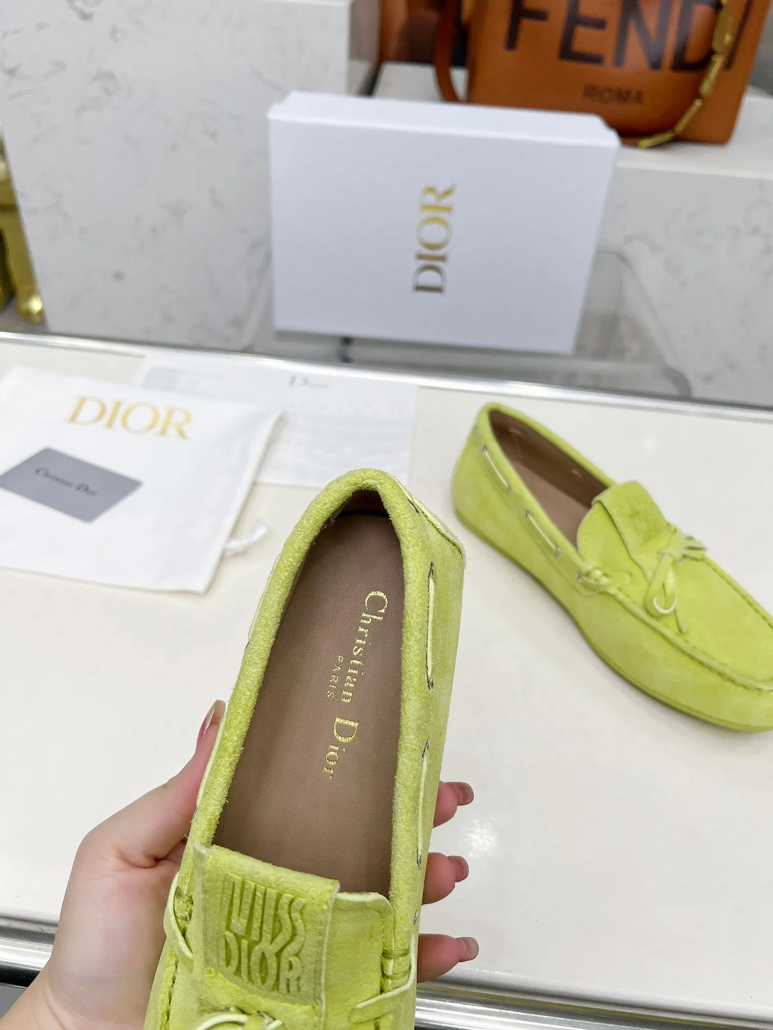 👟👟Ex-factory price 500👟👟 Dior's new spring and summer ultra-light jelly series loafers are brand new. The layout strives to create fashionable classic items. New products created at the first substantial show of Paris Fashion Week. The inspiration is cleverly combined by the D chief designer on the perfect shoe shape. Paired with brand buckles, it is even more fashionable! Original version, perfect and exquisite workmanship!  ✔️Upper: original fabric ✔️Inner lining: imported sheepskin lining ✔️Sole: original outsole ✔️Size: #35-41 (40 41 customized items are not returnable)